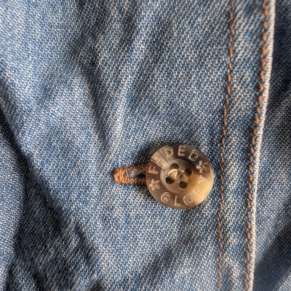 Faded Glory Light Blue Denim Jeans with Gold Stitching Patch - Picture 4 of 8